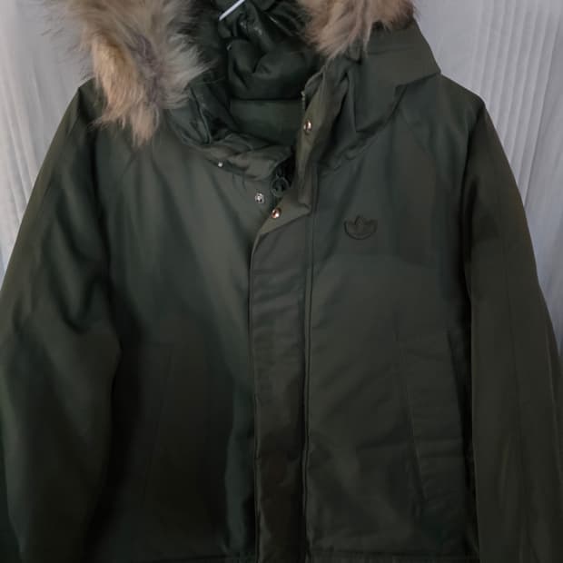 아디다스 후드 퍼 롱패딩 카키색