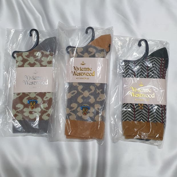 코랄베이지 그레이 브라운 물결 멀티 패턴 꽃 행성 비비안웨스트우드 양말 