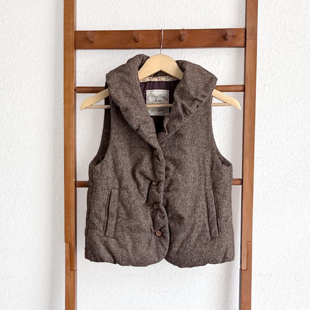 가든 브라운 울 패딩 조끼