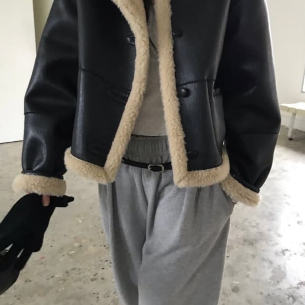 위아 24FW 레옹 리버서블 무스탕