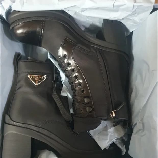 (38.5)프라다 브러쉬드 리나일론 삼각로고 워커 부츠 구두