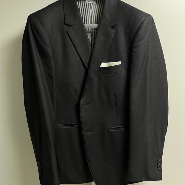 톰브라운 수트 차콜