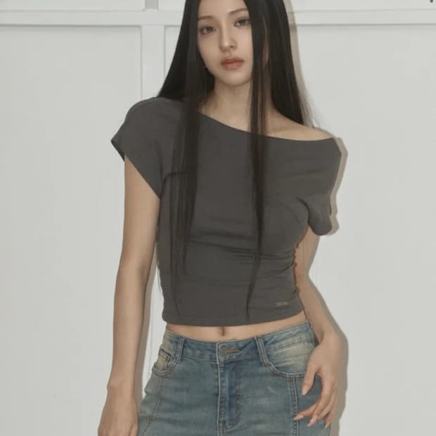 카키포인트 백 스트랩 티셔츠
