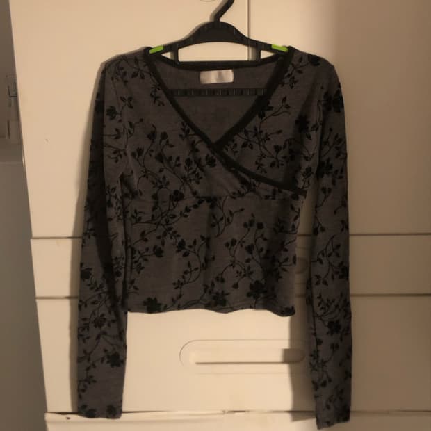 Flower patten V neck T shirt