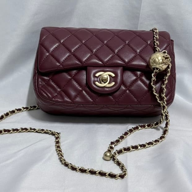 샤넬 클래식 뉴미니 골든볼 플랩백