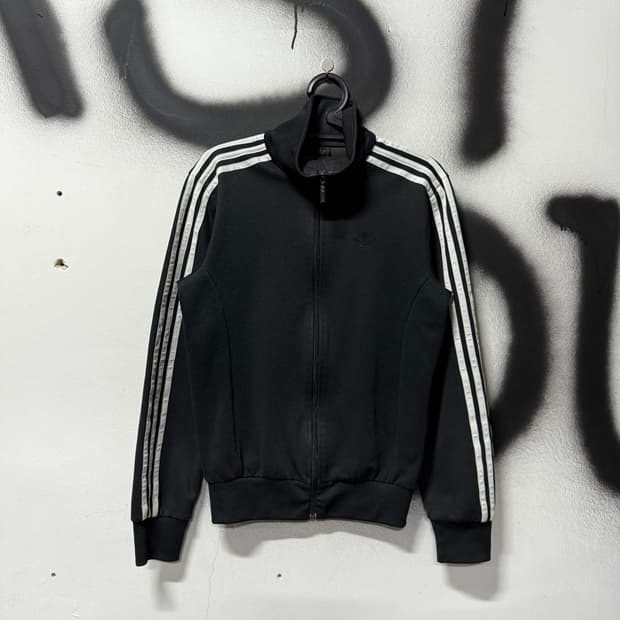 아디다스 00s 파이어버드 올 블랙 디 그래픽 집업 져지 자켓