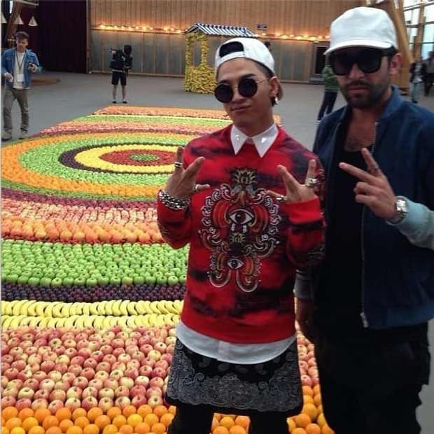 겐조 맨투맨 s 판매합니다 
단시간 착용하고 보관만 해서 판매합니다 
1