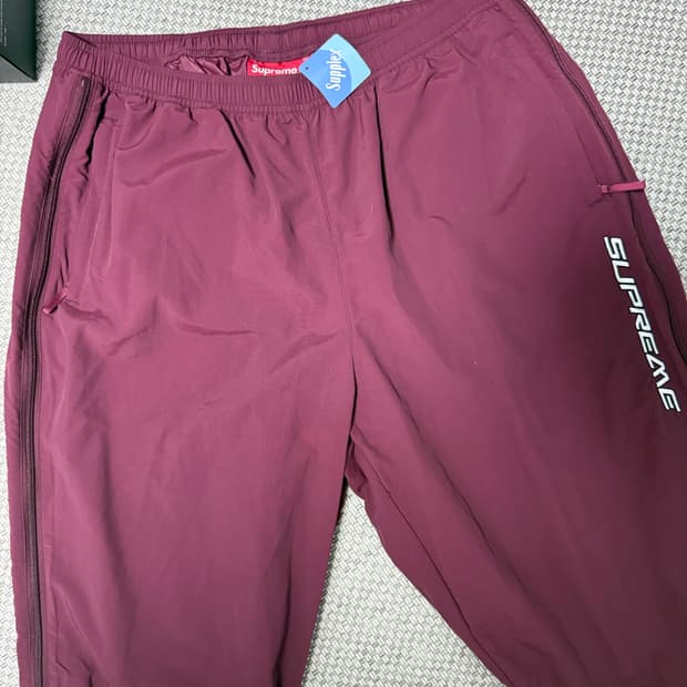 [XXL] 슈프림 웜 업 팬츠 버건디 정가판매 - 24FW