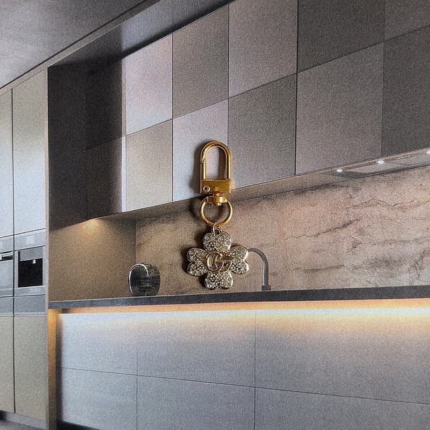 구찌 크리스탈 클로버 키링