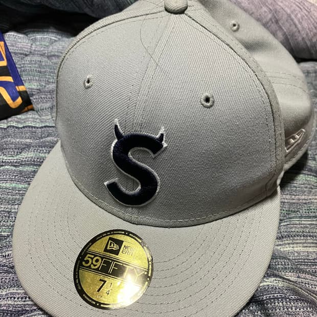 슈프림 s로고 뉴에라 그레이 22fw  714