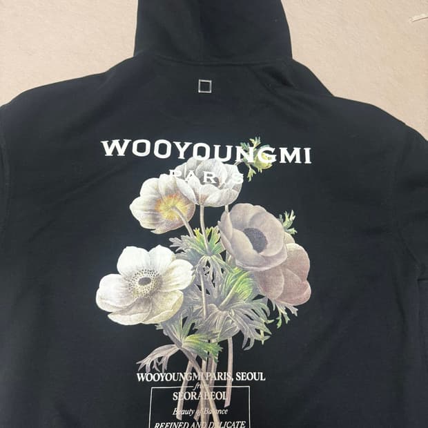 우영미 백로고 플라워 후드티