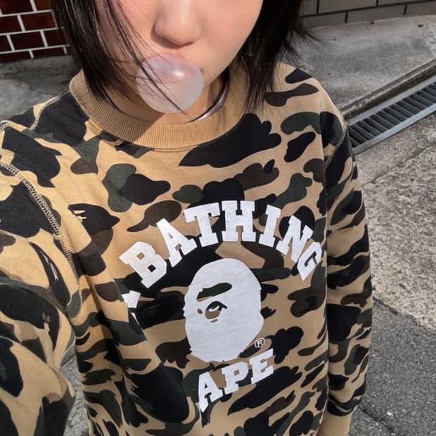 베이프 퍼스트 카모 컬리지 크루넥 맨투맨