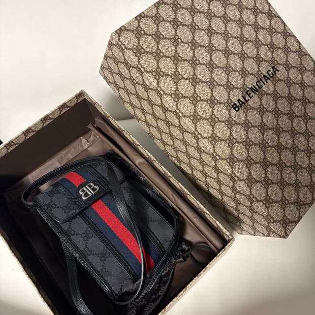 구찌 발렌시아가 콜라보 크로스백 새제품