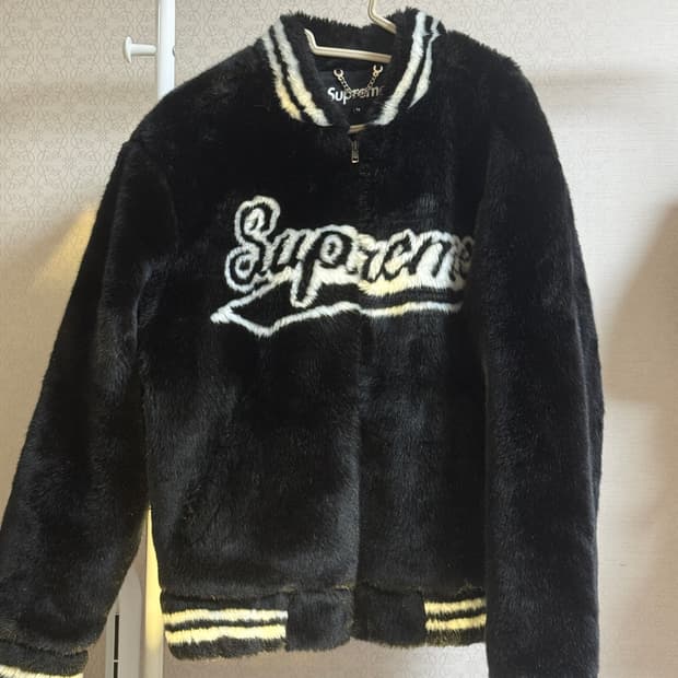 슈프림 퍼 바시티 자켓