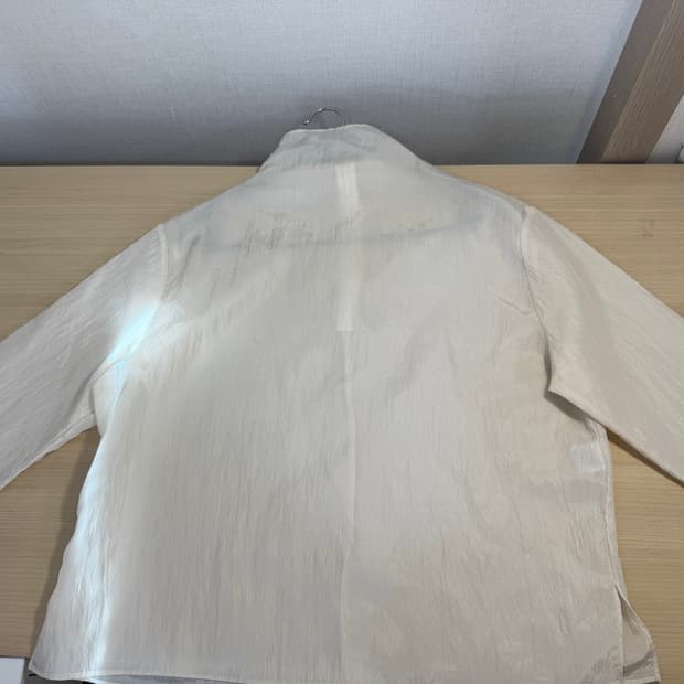 위드아웃썸머 레이어드 새틴 블라우스 베이지