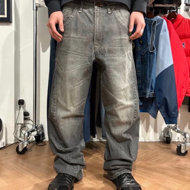 리바이스 엔지니어드진 신치백