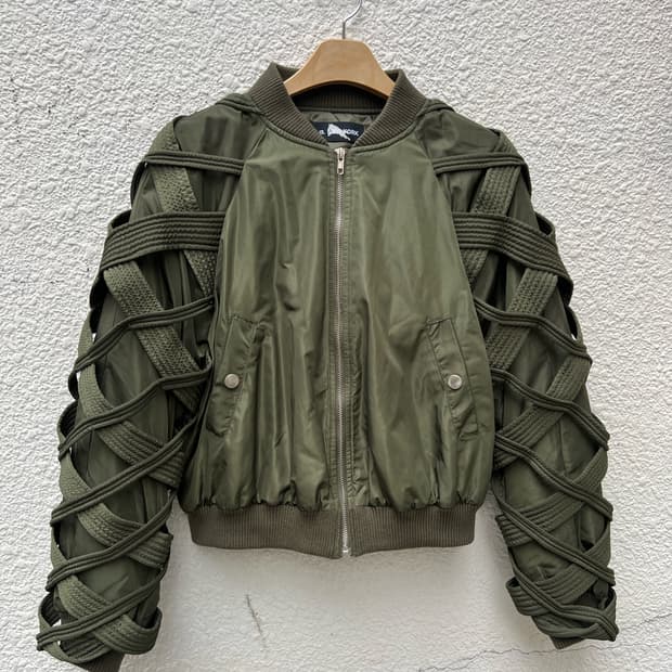 IS NEW YORK 랩 디테일 봄버 자켓