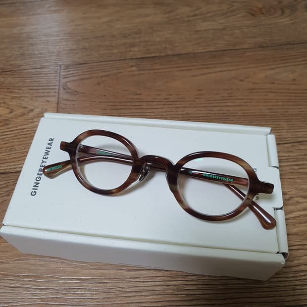 진저아이웨어 다이버볼드 그래니컬러 판매합니다.