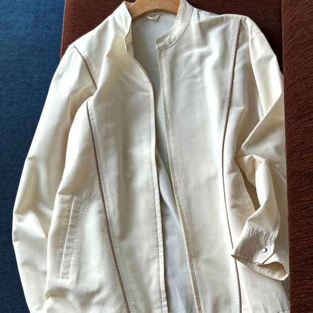 Panel design stand neck zip blouson