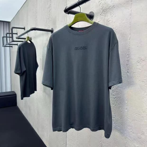 [구;찌] 새상품 / 반팔 / 약 105~110 사이즈