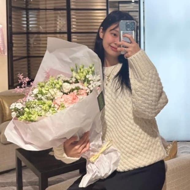 아모멘토 제니 니트 크로셰 니트 풀오버