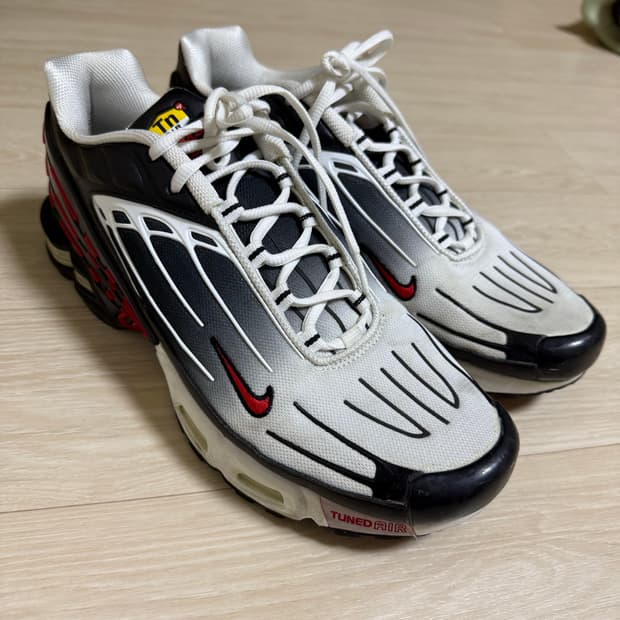 나이키 에어맥스 플러스 화이트 블랙 300