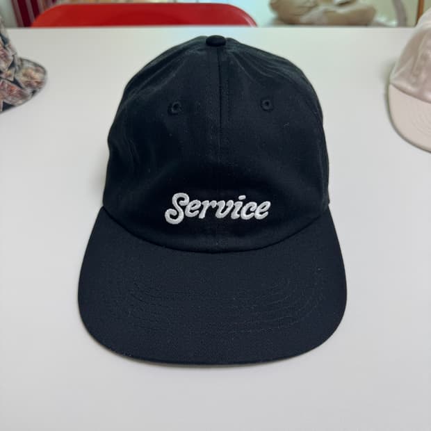 service works 모자 2개 판매합니다.
