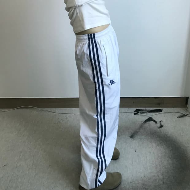 아디다스 화이트 우븐 트랙팬츠