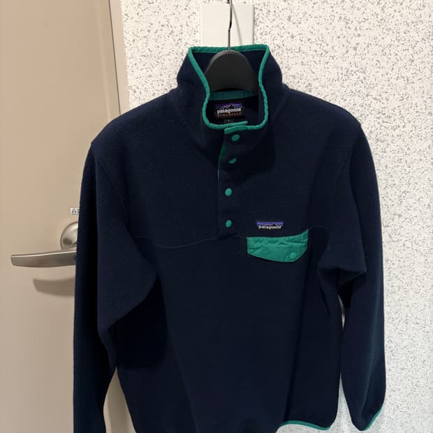 파타고니아 신칠라 네이비/그린민트