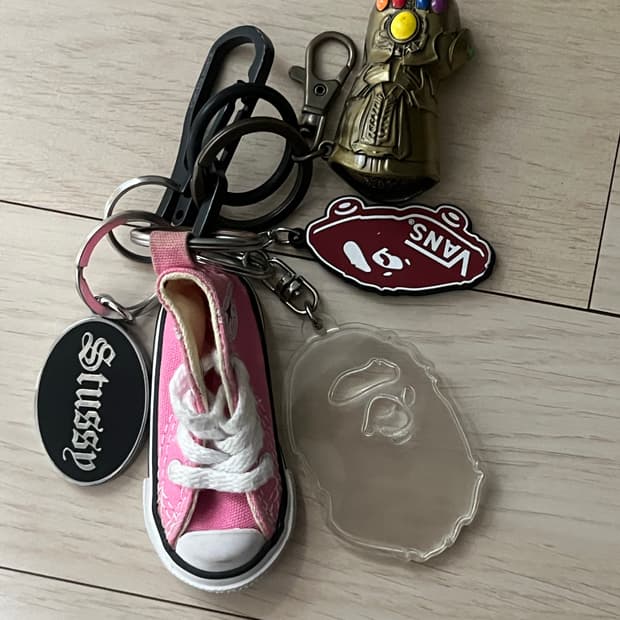 스투시, 베이프 키링 판매합니다.