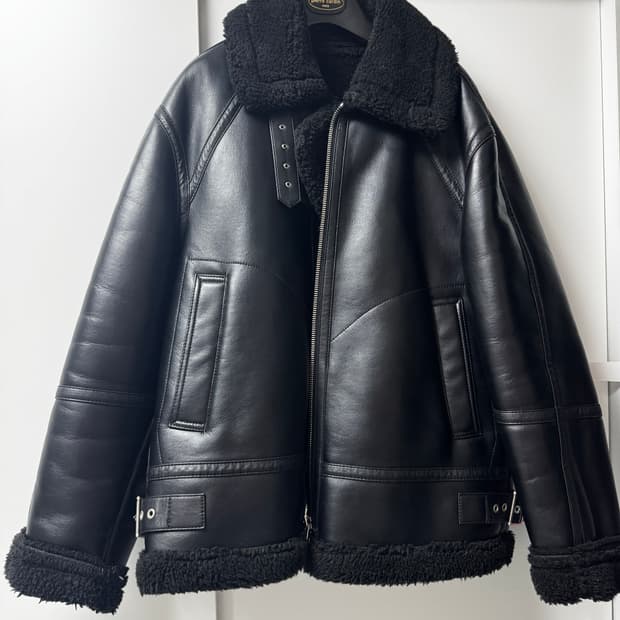 올블랙 무스탕 판매합니다. 