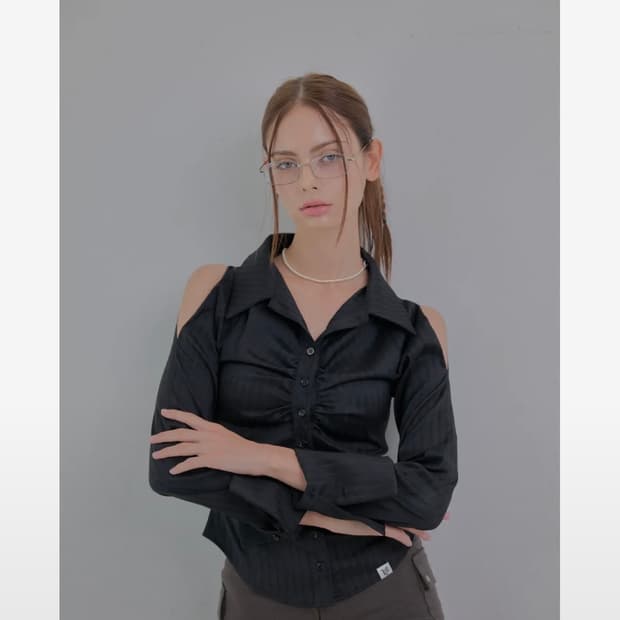 511비전 VEIL CUT-OUT STRIPE SHIRTS , BLACK