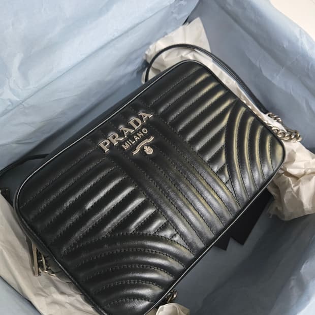 프라다 다이아그램 은장