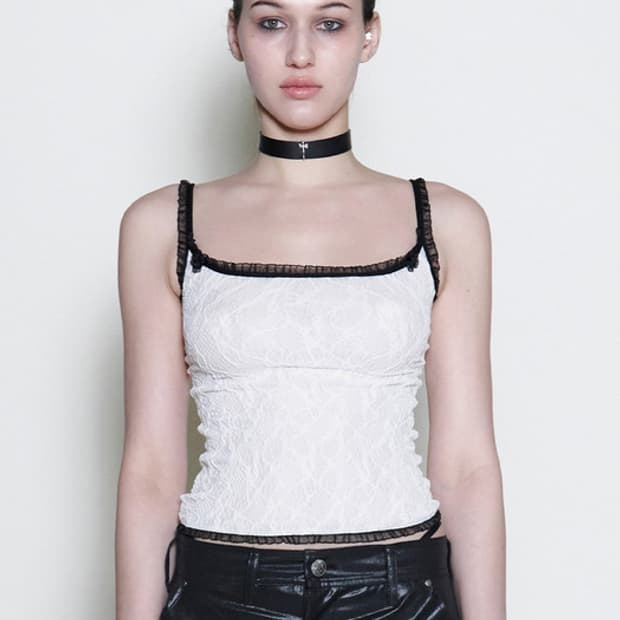 힐다 Lace Rose-decorated Sleeveless Top