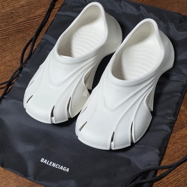 발렌시아가 몰드 클로즈드 EU42사이즈 새제품