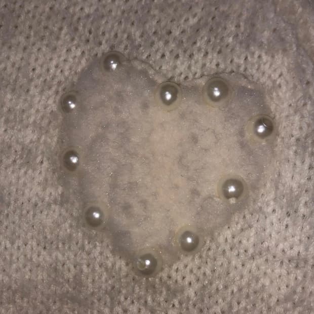 Vintage 💿 white heart knit