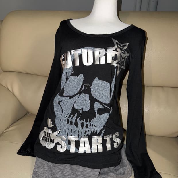 skull & glitter lettering long sleeve