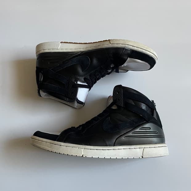 Nike X Supreme NYC SB