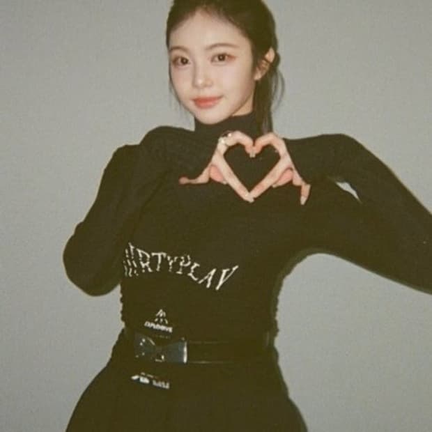 2000아카이브 SHIRRING MESH TOP 하투하 이안 착용