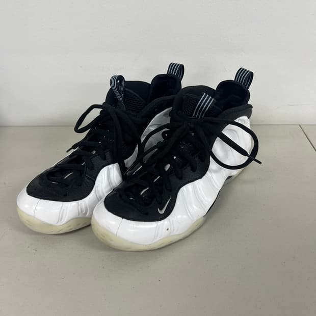 Nike Air Foamposite One White and Black