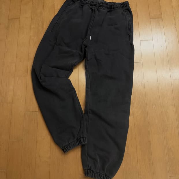 [소버먼트] 980G 피그먼트 스웨트 팬츠 (챠콜)