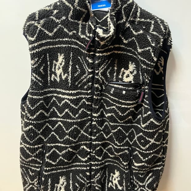 그라미치 x 디네댓 조끼 XL  판매합니다!