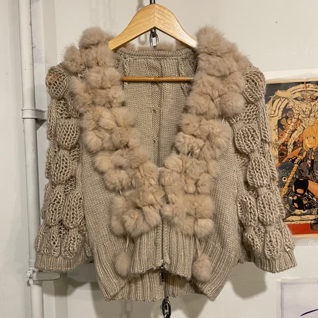 edge line 뜨개 니트 방울 베이지 케이프형 집업 모리 갸루