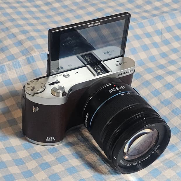 삼성 NX300M 미러리스 카메라