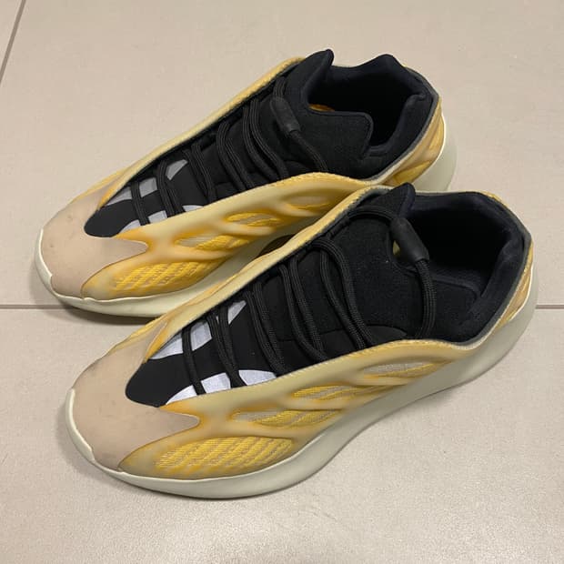 아디다스 이지 700 V3 모노 사플라워