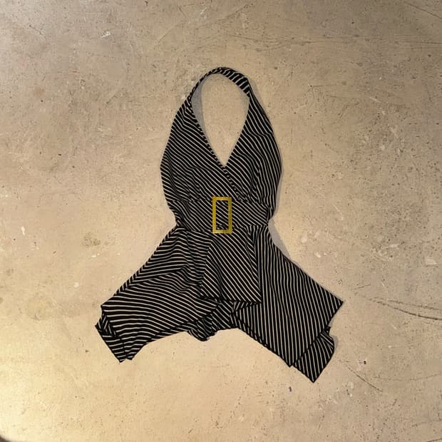 버클 홀터 갸루 탑