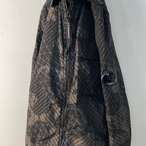 CP 컴퍼니 카모 나일론 오버셔츠 자켓