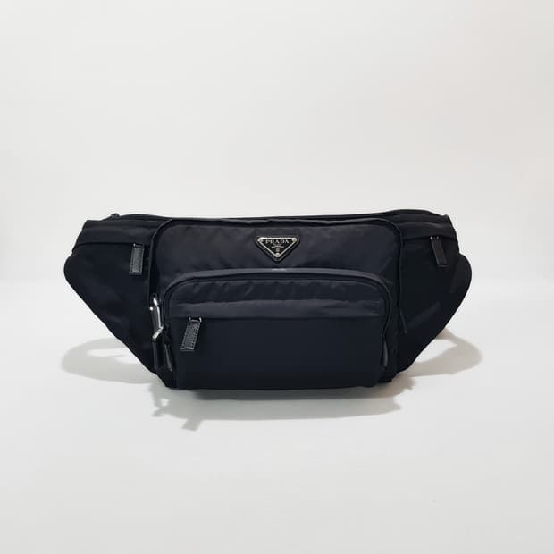 프라다 포코노 삼각로고 바이커 벨트백 2VL003