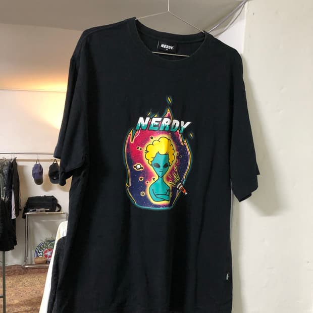Nerdy original 뉴월드 반팔티