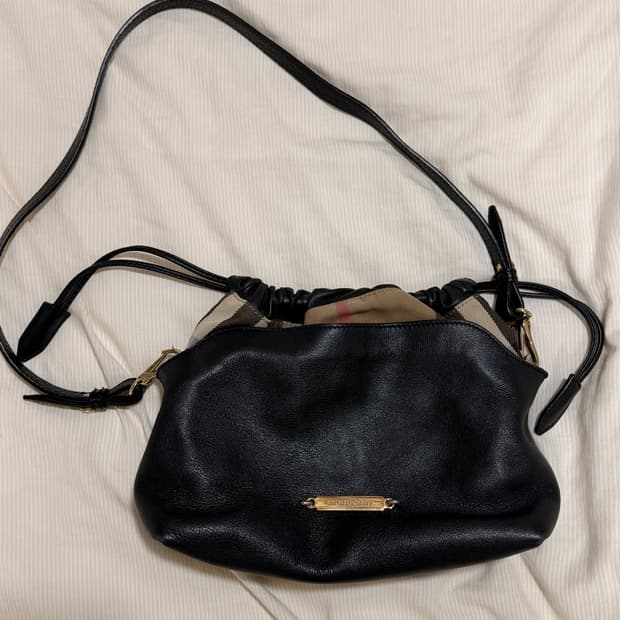 버버리 버킷 리틀 크러쉬 크로스백